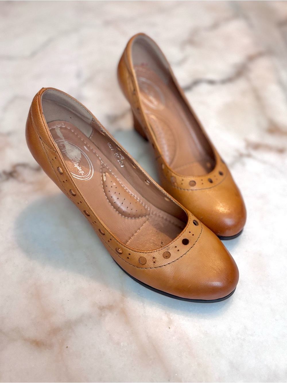 Mona Flying Tan Camel Leather Brogue Wingtip Block Heel Pumps 7.5